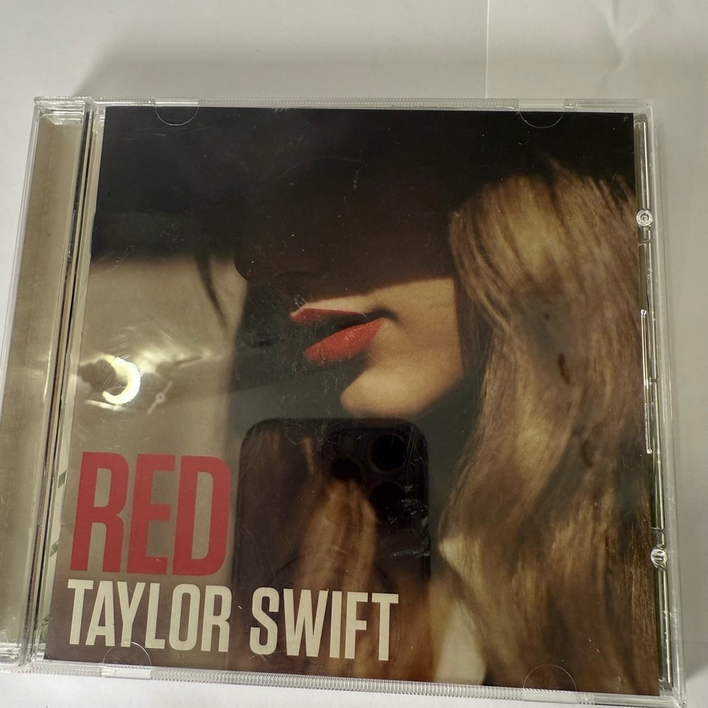 (R-9) Taylor Swift - Red. CD